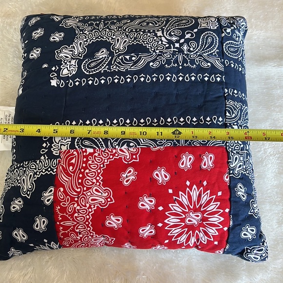 Levi’s bandana pillow mix Red /Navy - Picture 8 of 11